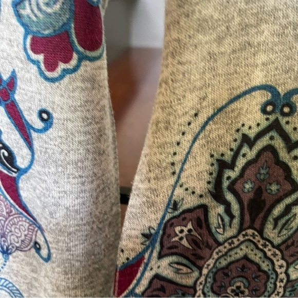 One World Grey Long Sleeve Top Blue Purple Paisley Studs Boho Casual size small - Picture 5 of 15